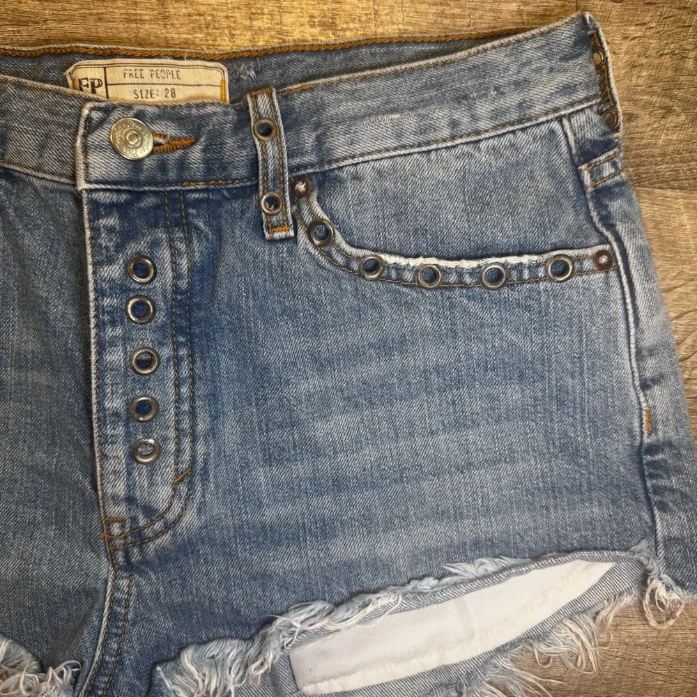 Free People Barcelona Nights Grommet Cutoff Distressed Jean Shorts Womens 28